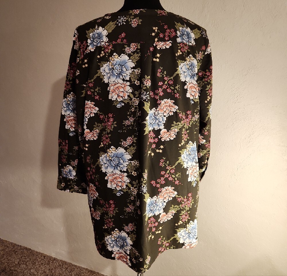 Denim & Co Green Floral Tunic Blouse 3X - Picture 3 of 7